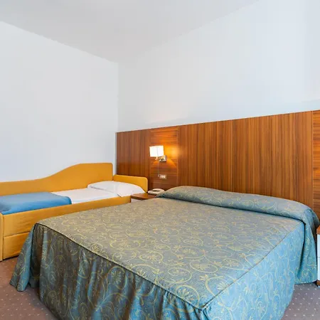 Touring ホテル 3*