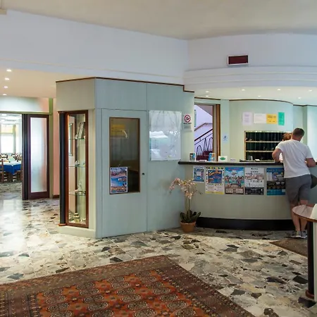 Отель Touring 3*