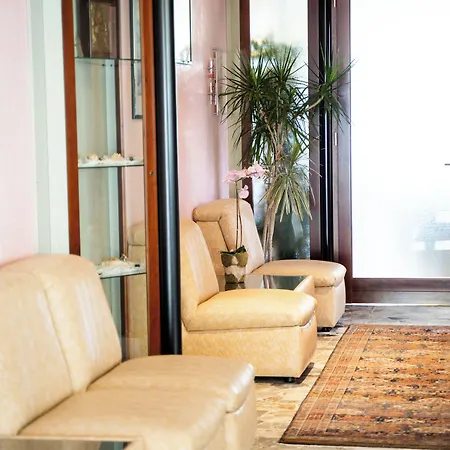 Отель Touring 3*