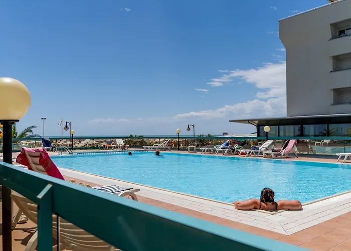 Отель Touring 3*