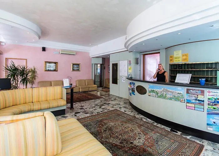 Touring Отель Каорле